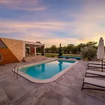 Royal Villa Nin