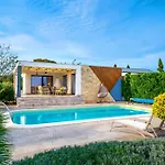 Royal Villa Nin