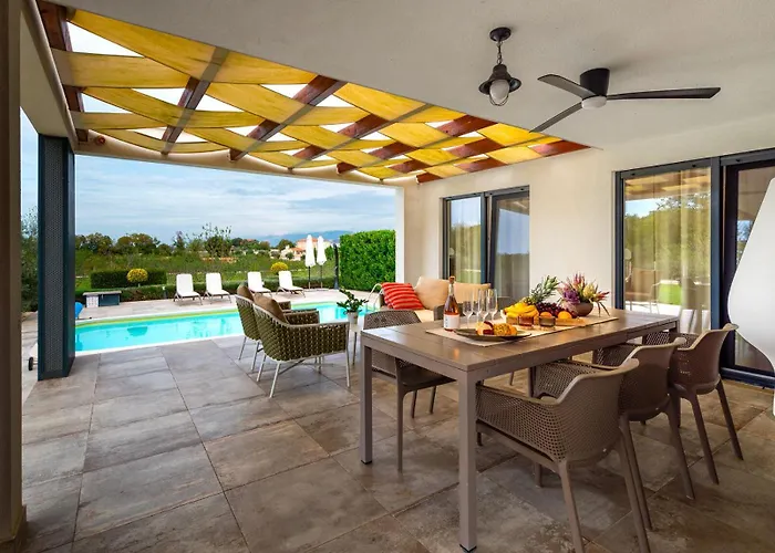 Royal Вилла Нин